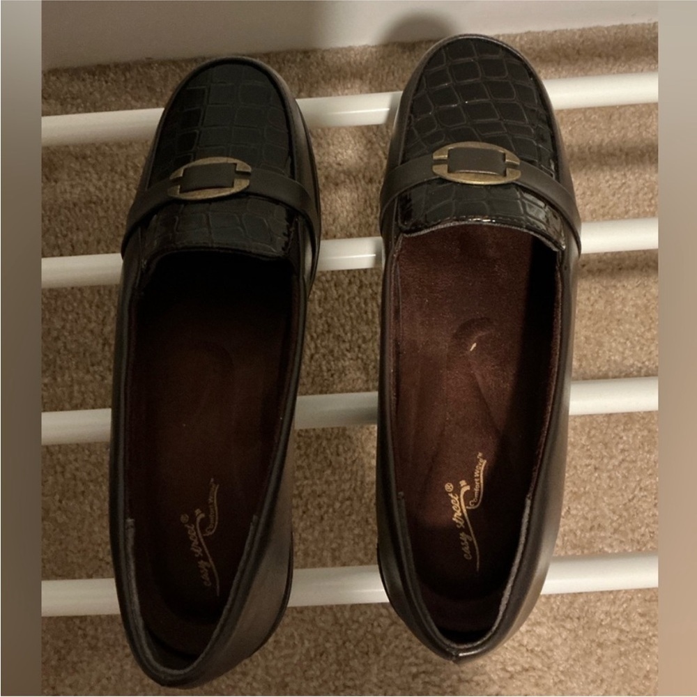 Easy Street Black Loafers with Textured Design